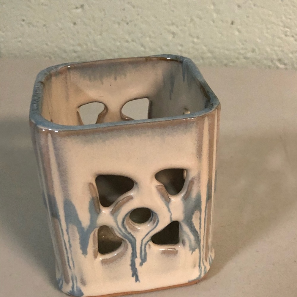 Tea light candleholder
